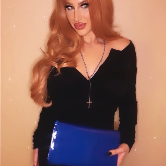 Meet your Posher, Adrienne - Picture 5 of 11